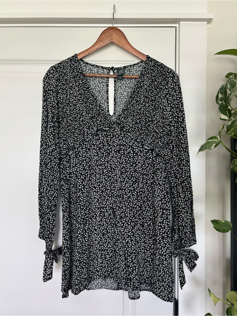 wild fable Black Floral Long-Sleeve Tie Cuff Dress